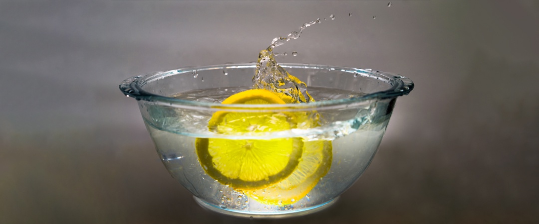 A pus un bol cu apa si lamaie in cuptor. Ce s-a intamplat in doar 20 de minute. O sa faci si tu asa