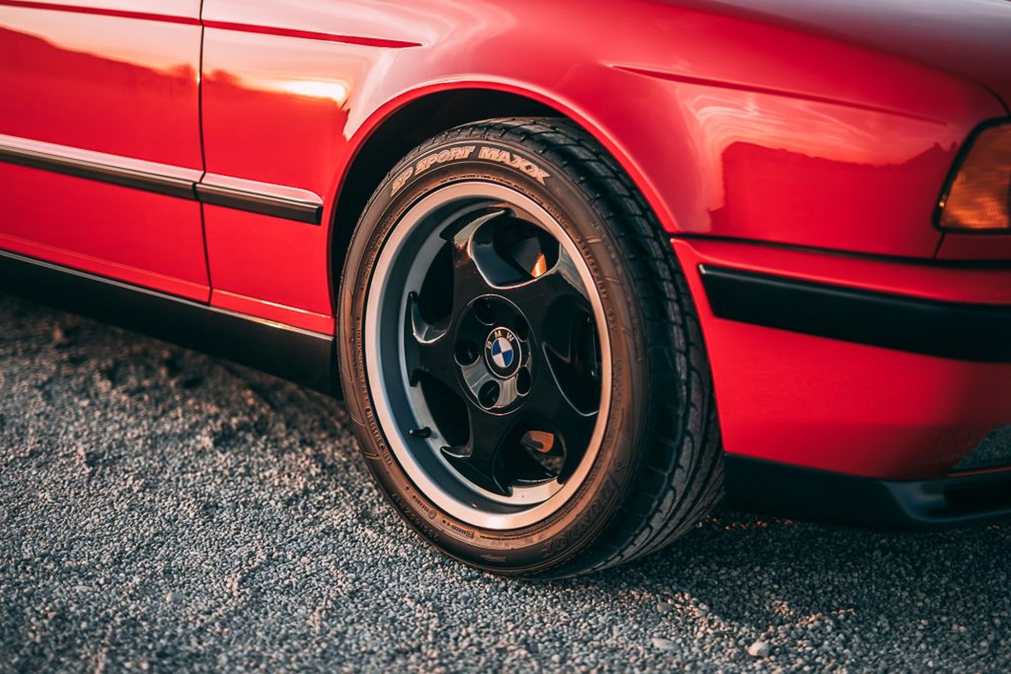 Frenezie printre colecționari: un BMW M5 (E34) ediție aniversară cu 5.000 de kilometri la bord a fost scos la vânzare