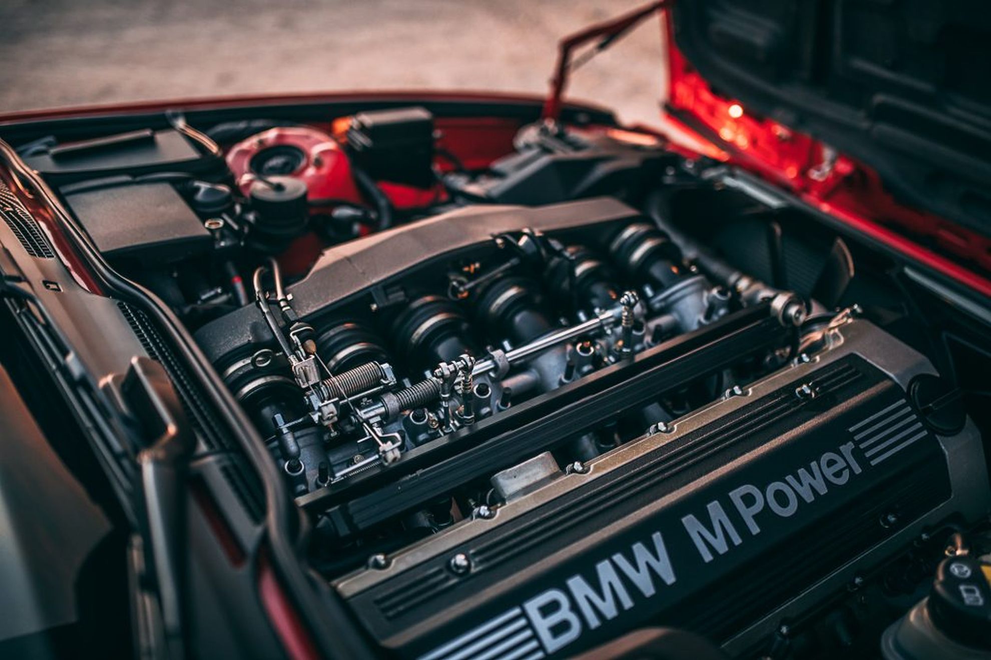 Frenezie printre colecționari: un BMW M5 (E34) ediție aniversară cu 5.000 de kilometri la bord a fost scos la vânzare