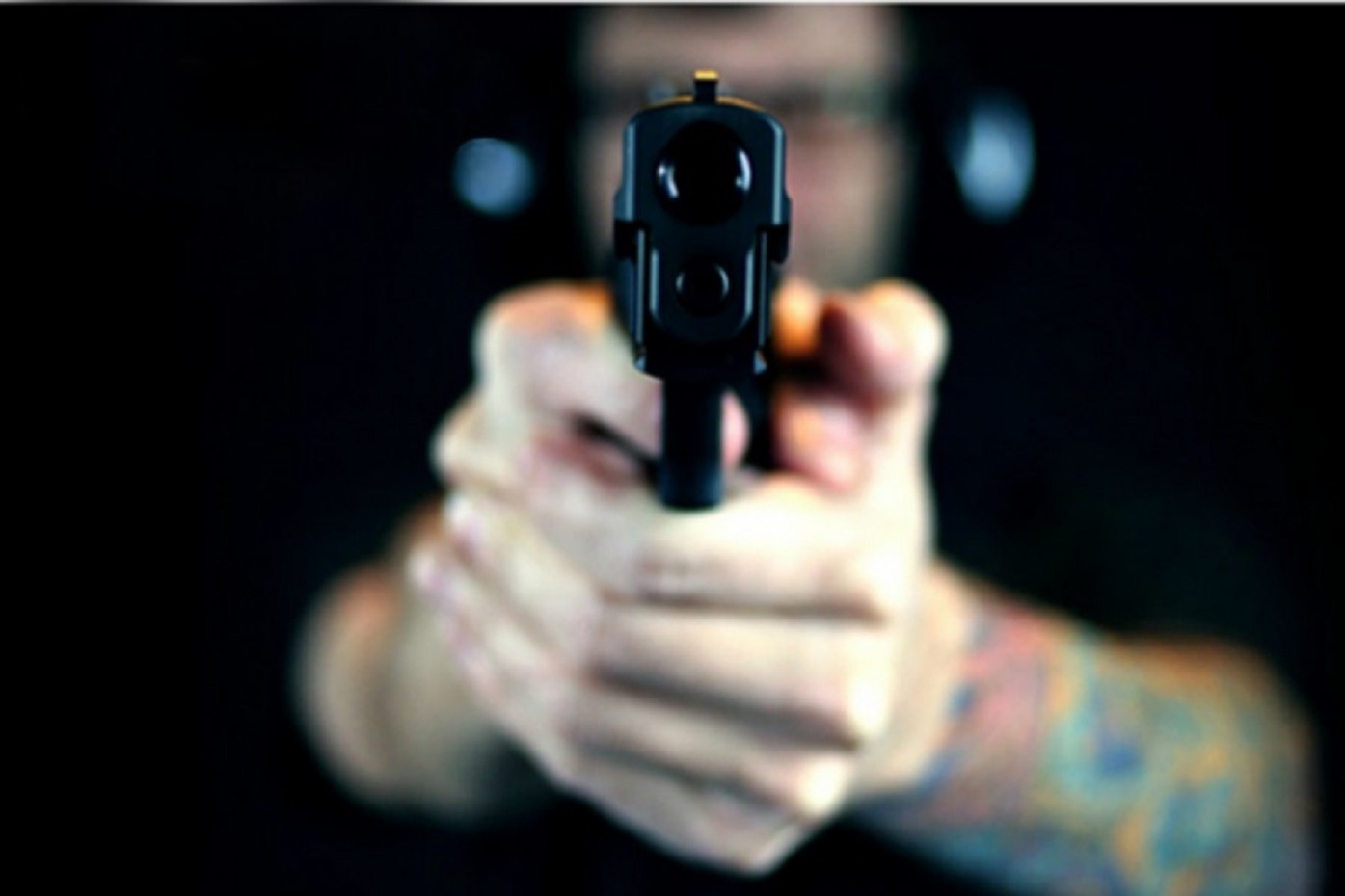 Bataie cu sabii si focuri de arma in Bacau