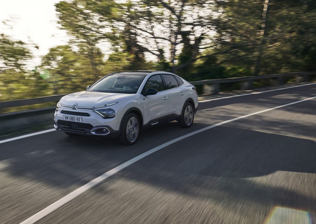 Noul Citroen C4 X: versiunea electrică dispune de un motor electric cu o putere de 136 CP și oferă 360 de kilometri autonomie