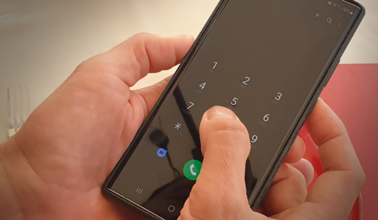 Ce se intampla cand tastezi codul #06# pe telefon. Apare o informatie esentiala despre mobilul tau