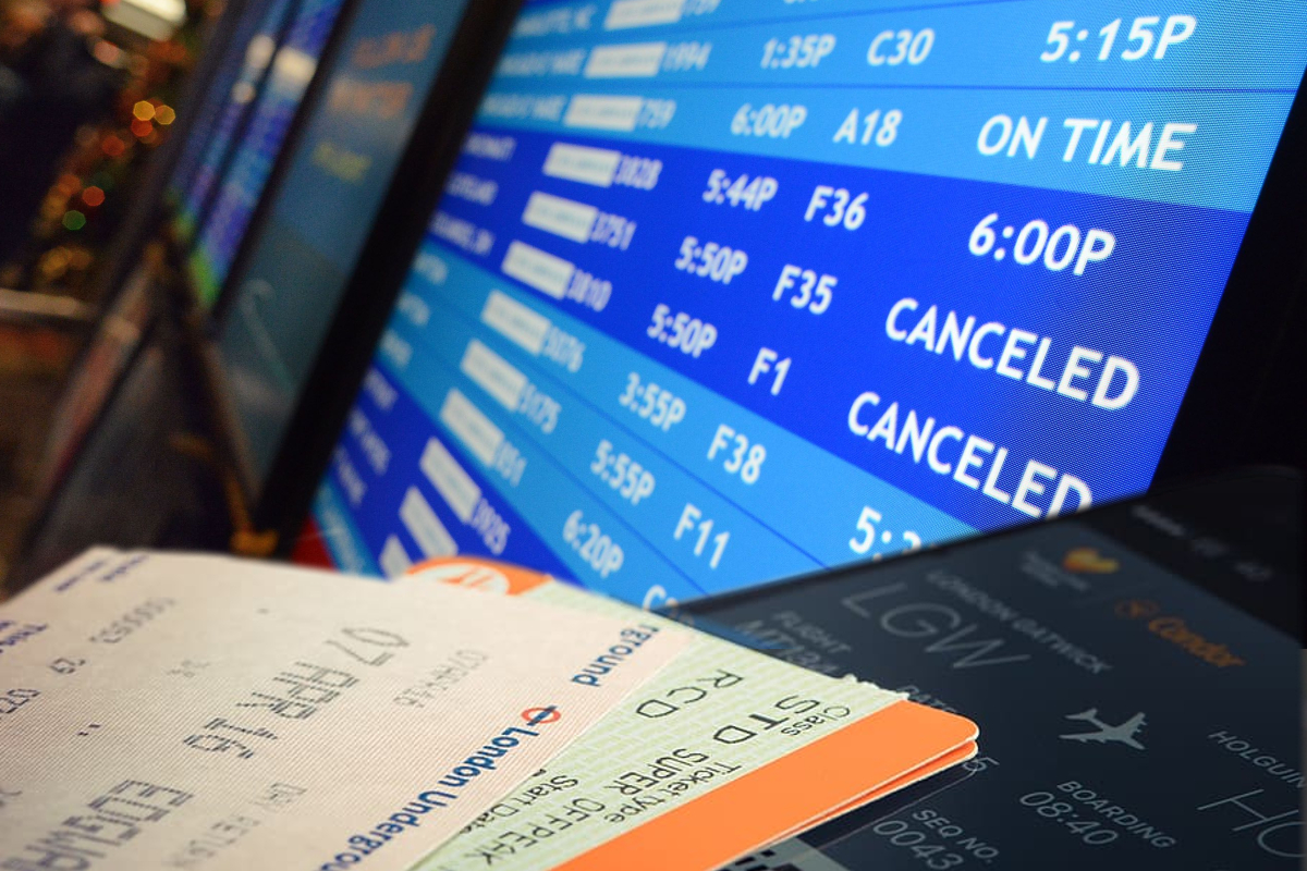 Ce trebuie să faci dacă ți se anulează zborul cu avionul. Poți primi până la 600 de euro despăgubire