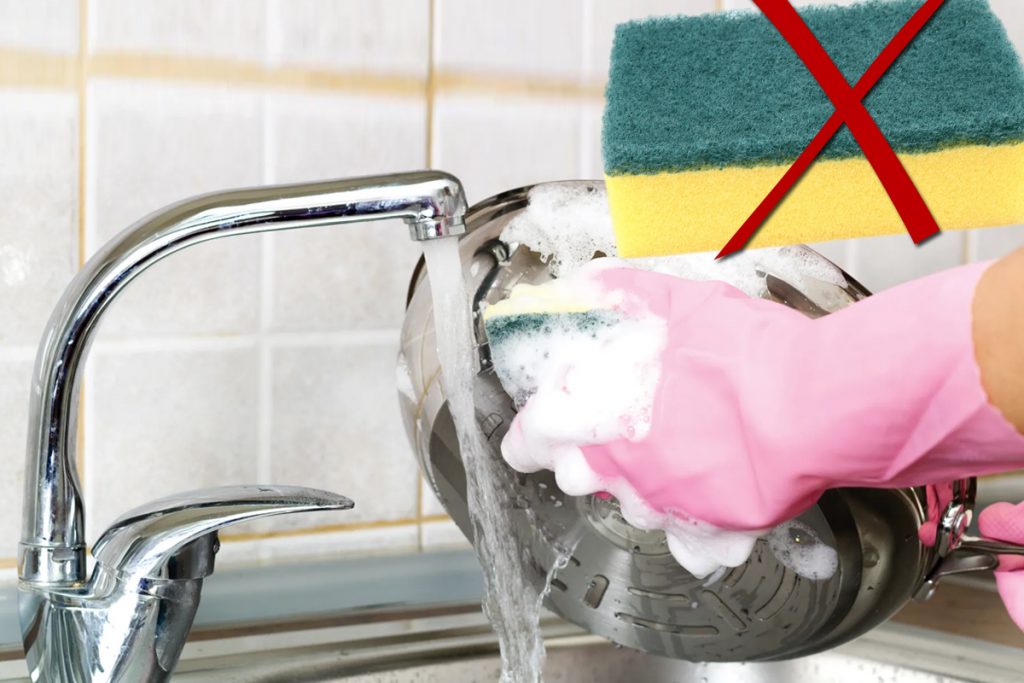 Până acum ai spălat vasele greșit. Cu ce ar trebui să înlocuiești buretele începând de astăzi