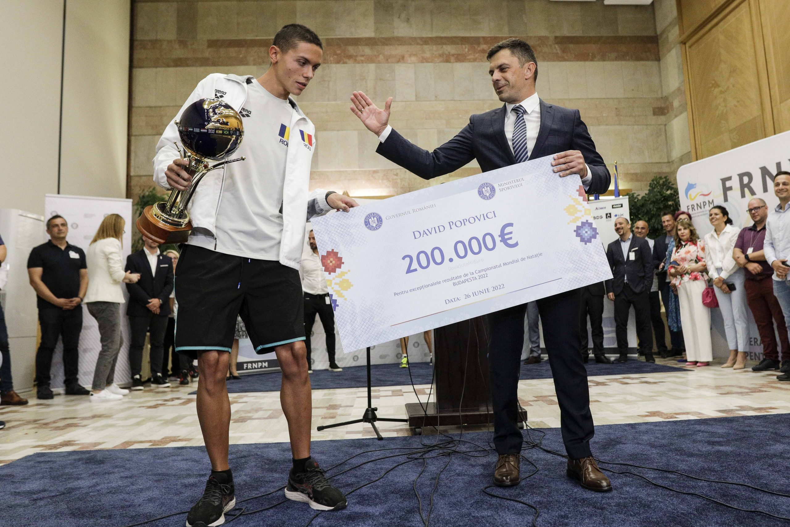 David Popovici, premiat de ministrul Novack