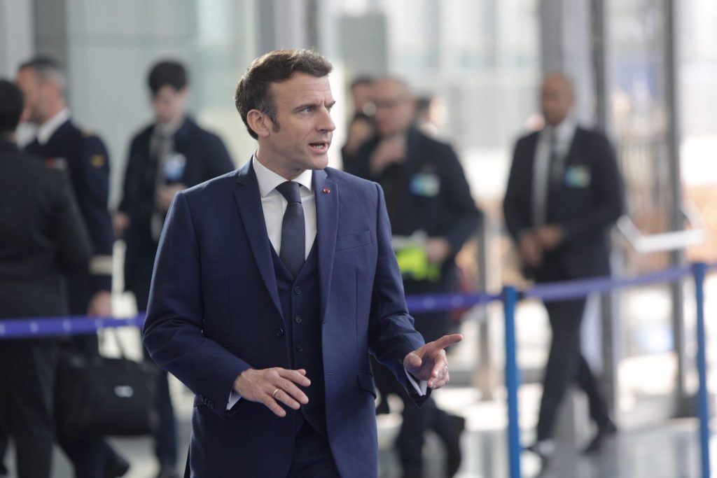 Emmanuel Macron a aterizat pe aeroportul Mihail Kogălniceanu. Programul preşedintelui francez în România