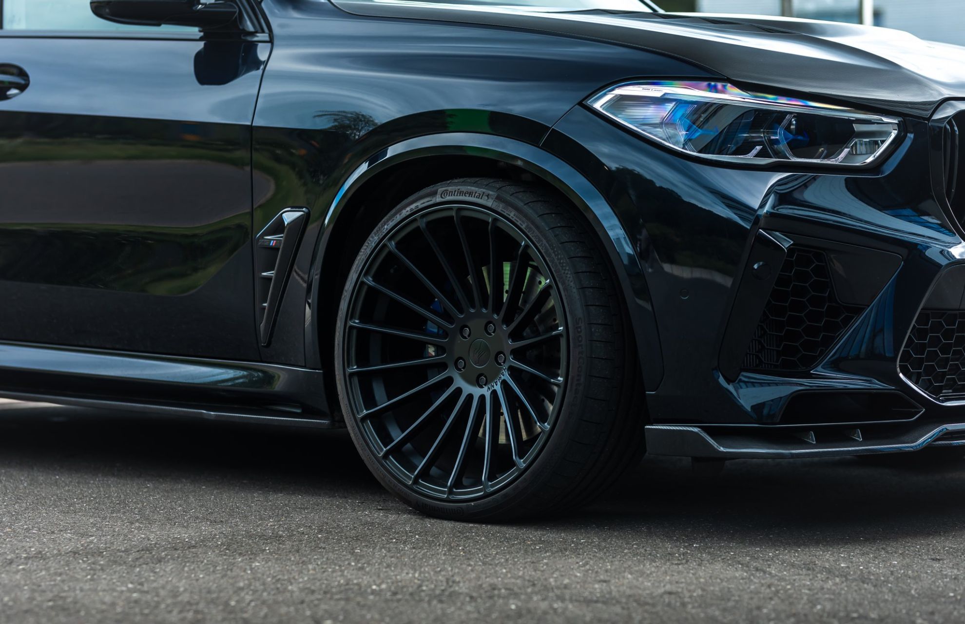 Manhart MHX5 700 poate deveni noul model preferat al fanilor BMW X5: kit de caroserie cu multe elemente din carbon și 730 CP