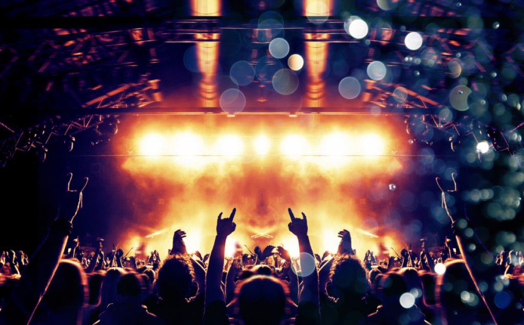 O cântăreață celebră în anii 2000 revine în muzică. E transformată complet, fanii sunt uimiți