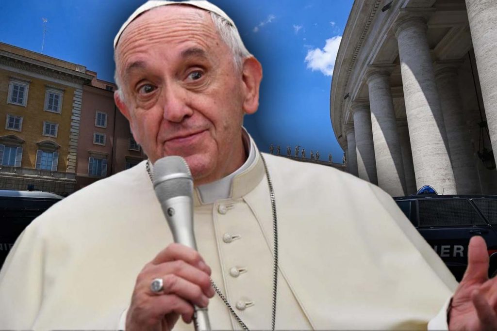 O mașină a încercat să spargă barajul poliției de la intrarea în Vatican. Papa Francisc ținea predica de duminică