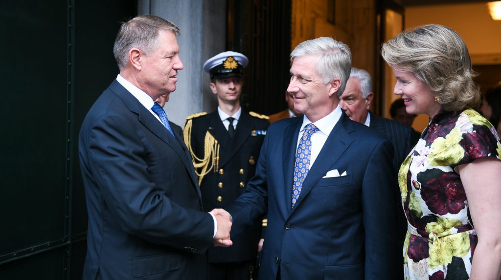 Regele Belgiei a ajuns în România. Președintele Klaus Iohannis l-a primit la Baza 57 Aeriană ‘Mihail Kogălniceanu’