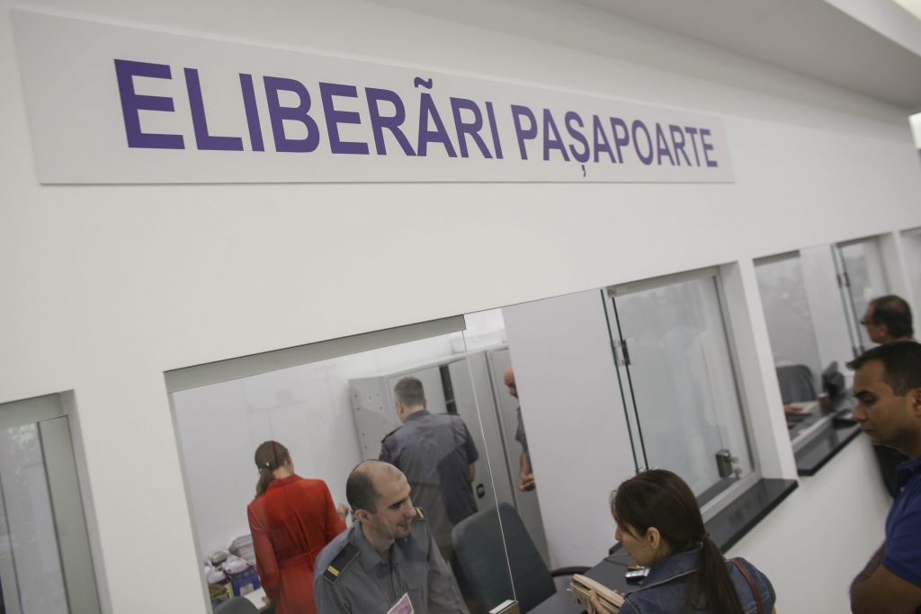 Programul cu publicul la Serviciul de Pașapoarte din Bucureşti, prelungit din cauza cererii mari