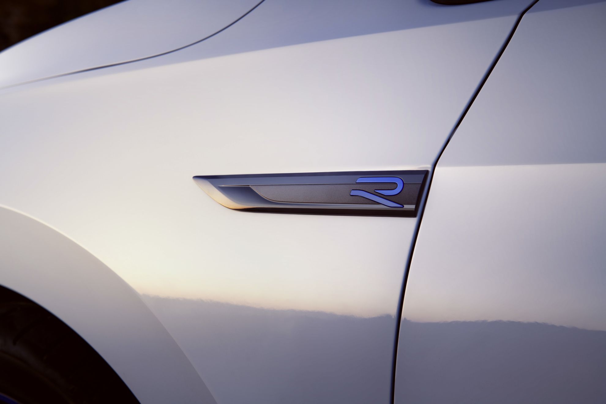 Volkswagen a prezentat oficial cel mai puternic Golf R produs la Wolfsburg. Modelul poate fi comandat doar în acest an