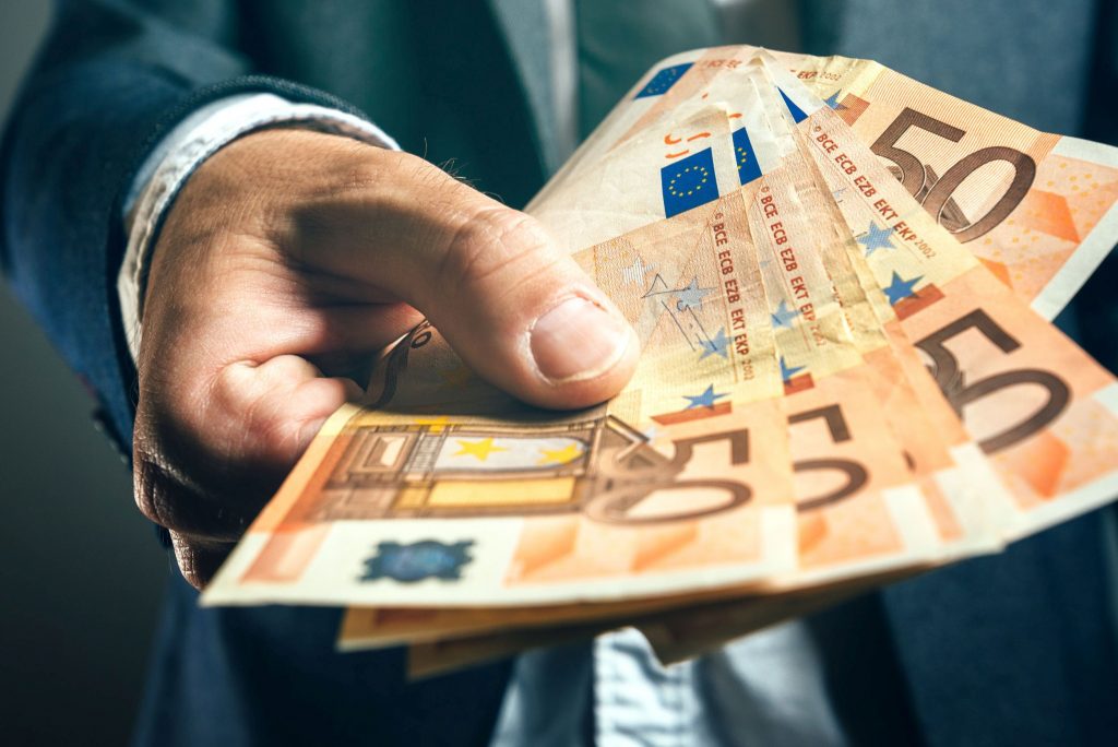 Curs BNR miercuri, 8 iunie 2022. Ce cotații au atins astăzi euro și dolarul