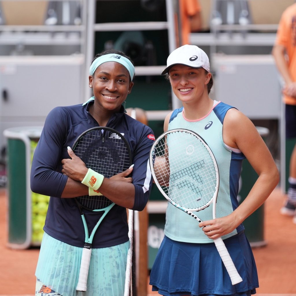 Iga Swiatek, cu gândul la Simona Halep după succesul de la Roland Garros. Ce a spus despre jucătoarea din România