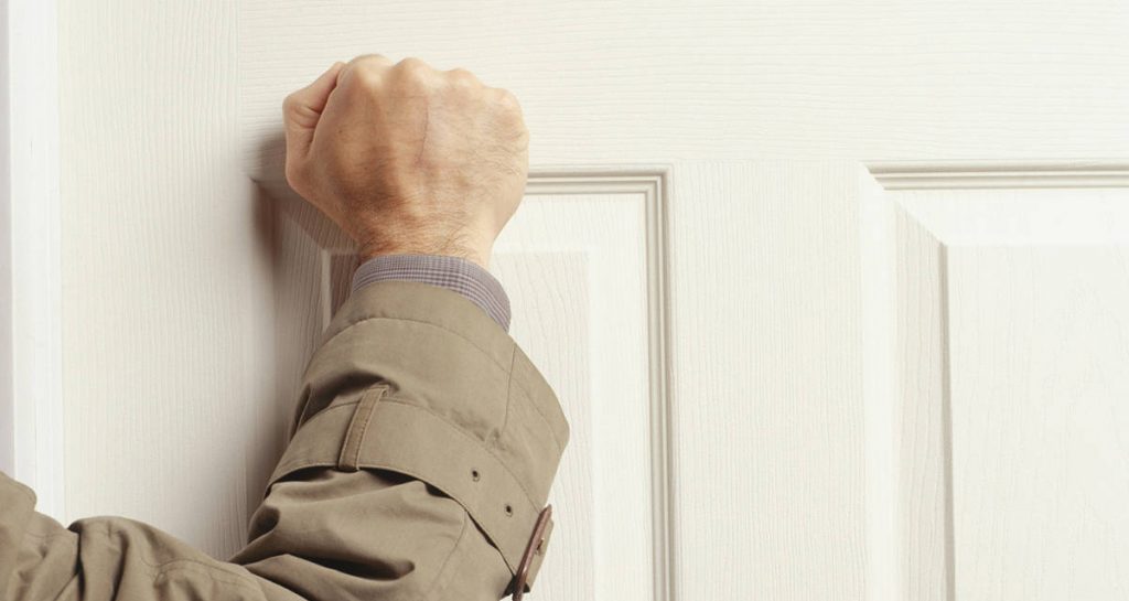 Atenție la falșii recenzori. Cum te asiguri că nu ai de a face cu un impostor