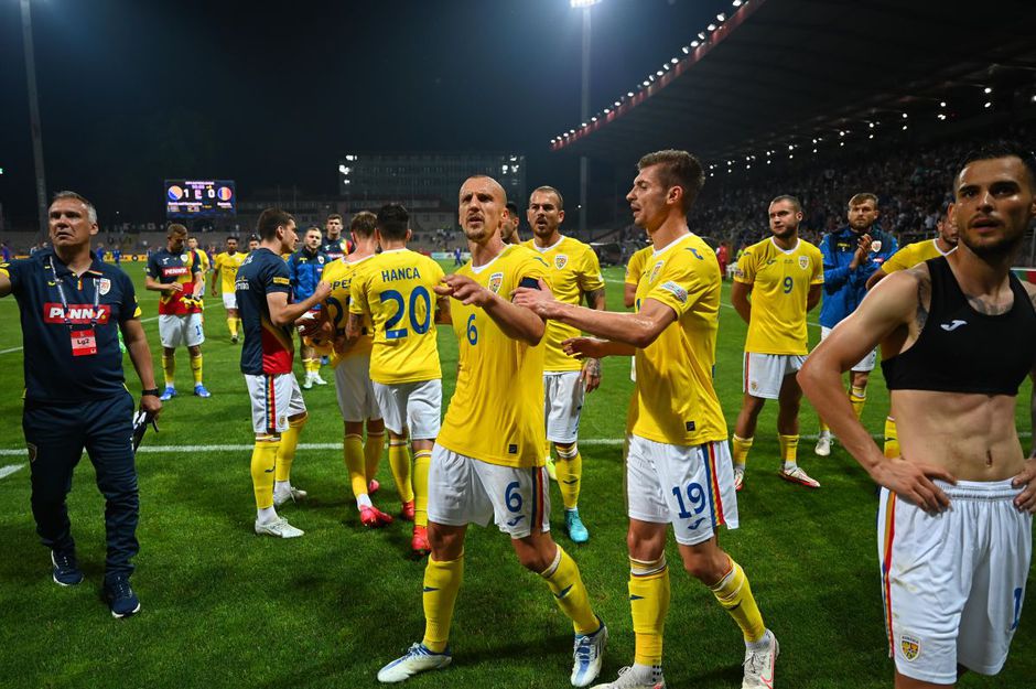 Scandal la Zenica. Fanii naționalei i-au înjurat pe jucători, iar Denis Alibec și Octavian Popescu au ripostat. Care a fost reacția căpitanului Vlad Chiricheș