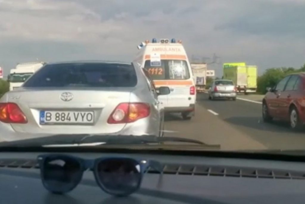 Accident rutier pe A1, cu 12 persoane implicate. O persoană a murit, iar alta este în stare gravă