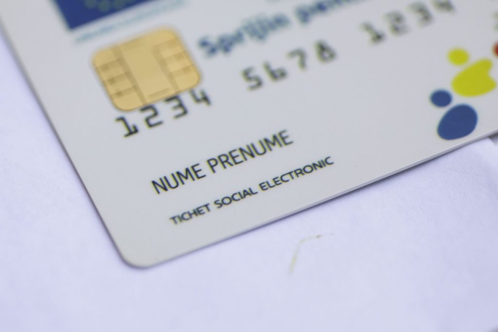 S-au emis 1,6 milioane de carduri pentru alimente şi mese calde. Cetățenii români vor primi suma de 1000 de lei, în tranșe egale