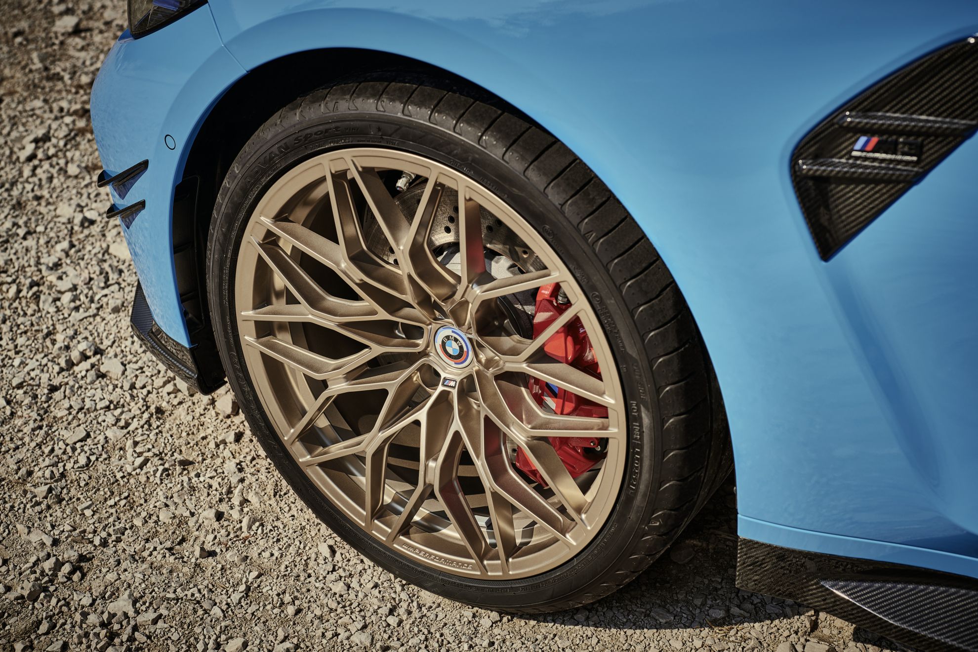 BMW M3 Touring poate fi personalizat cu componente M Performance. Printre opțiuni se numără și sistemul de evacuare din titan 