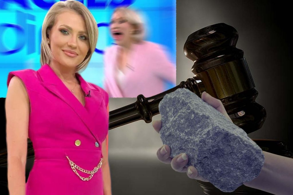 Ce s-a întâmplat cu femeia care a încercat să o rănească pe Mirela Vaida. Se împlineşte un an de la groaznicul atac