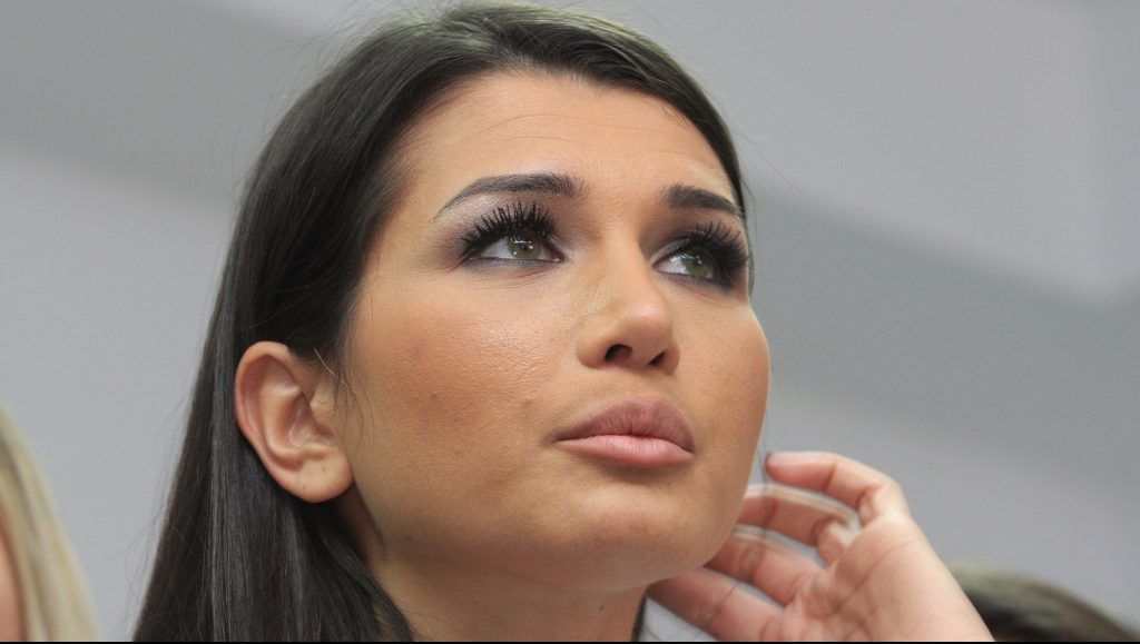 Cum arată acum Elena Băsescu. Nu o mai recunoşti pe fiica cea mică a fostului preşedinte