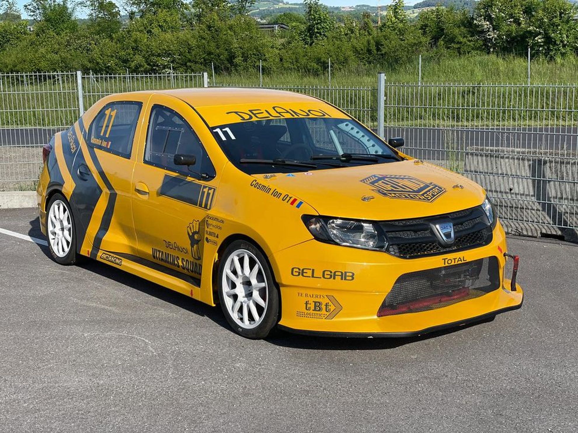 Ofertă interesantă: un model Dacia Logan cu 220 CP este oferit spre vânzare. Proprietarul cere 35.000 de euro