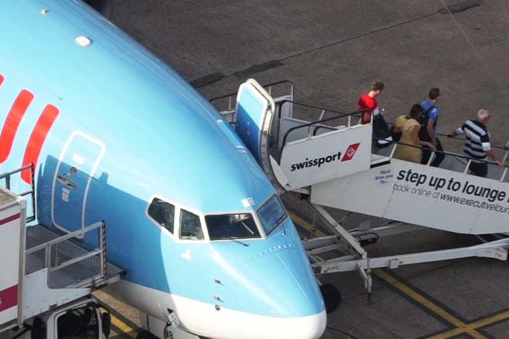 Documentul fără de care nu trebuie să pleci din aeroport dacă ţi-a fost anulat un zbor. Detaliul de care nu ţine aproape nimeni cont