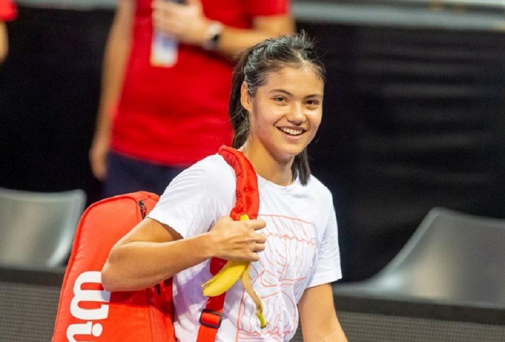 Emma Răducanu se califică ”en fanfare” în optimile de finală ale turneului de la Cincinnati