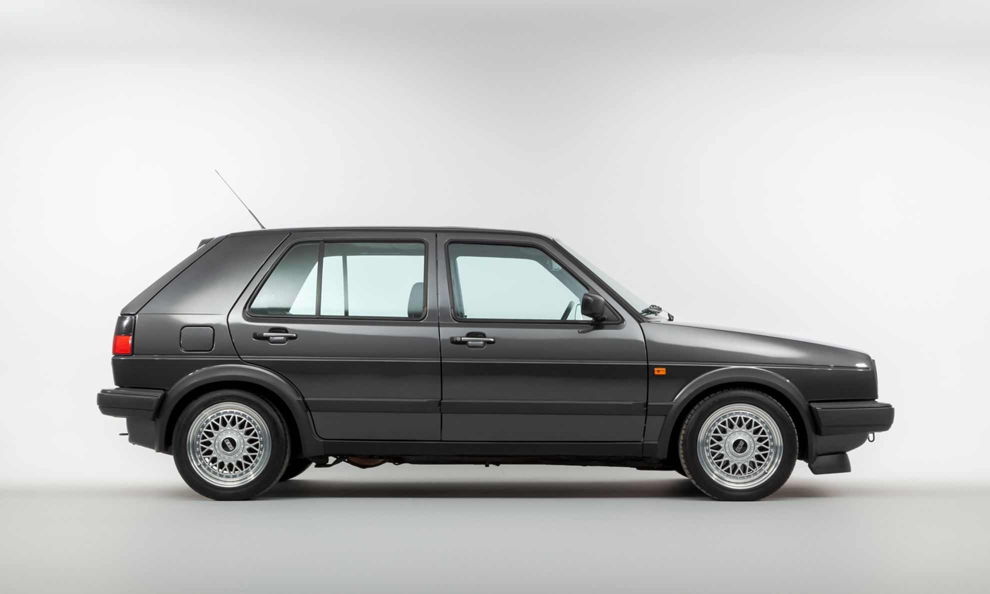 Colecționarii auto au motive de bucurie: un model VW Golf extrem de rar produs doar în 71 de exemplare a fost scos la vânzare