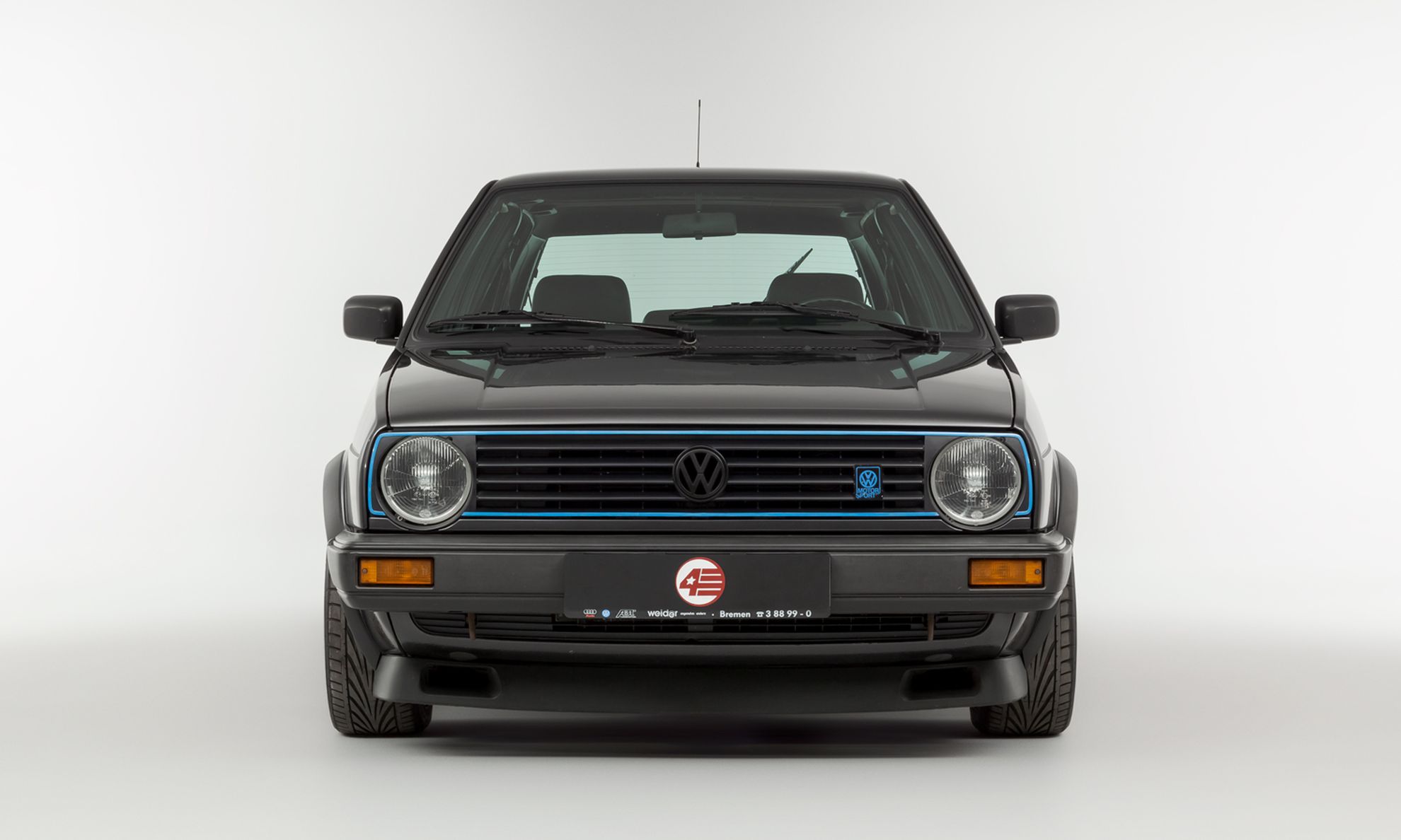 Colecționarii auto au motive de bucurie: un model VW Golf extrem de rar produs doar în 71 de exemplare a fost scos la vânzare