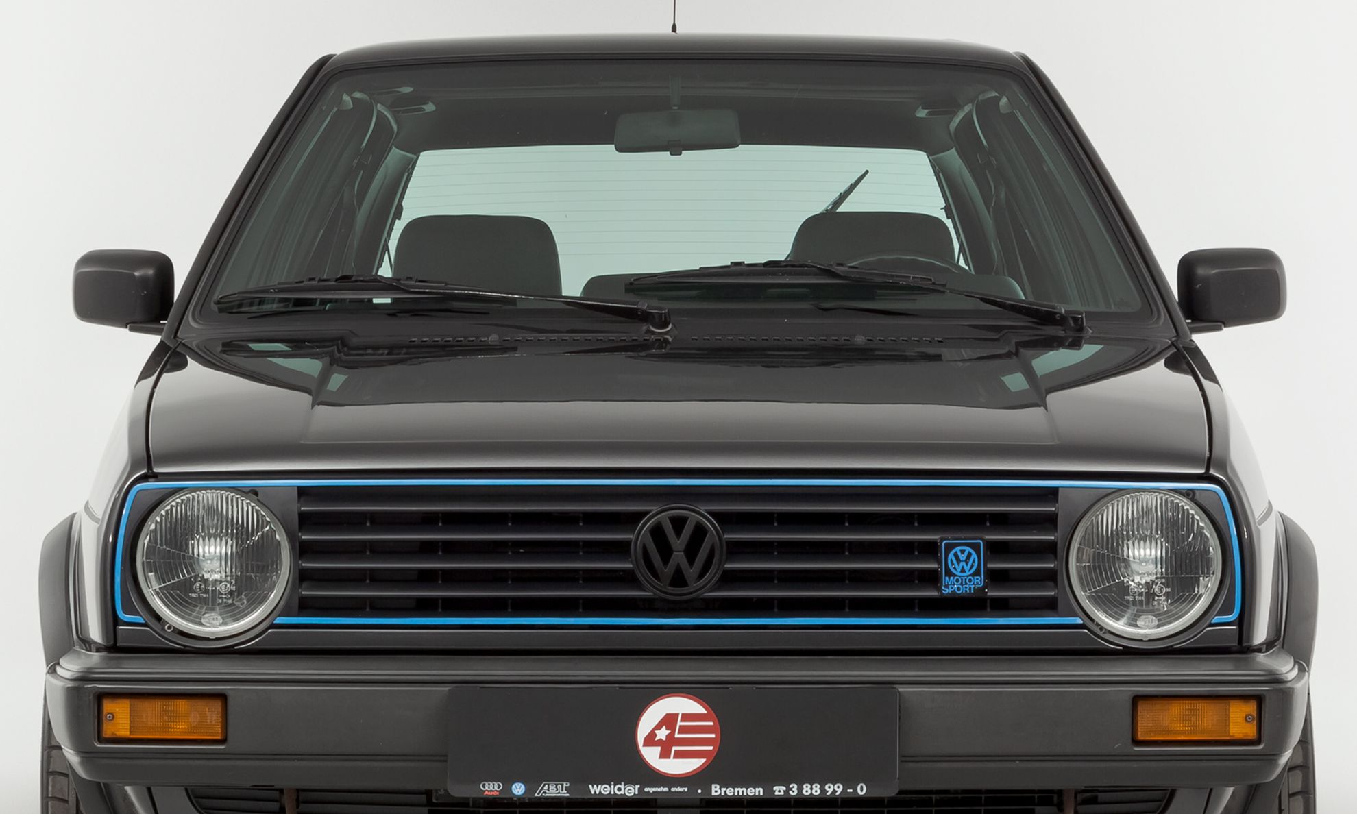 Colecționarii auto au motive de bucurie: un model VW Golf extrem de rar produs doar în 71 de exemplare a fost scos la vânzare