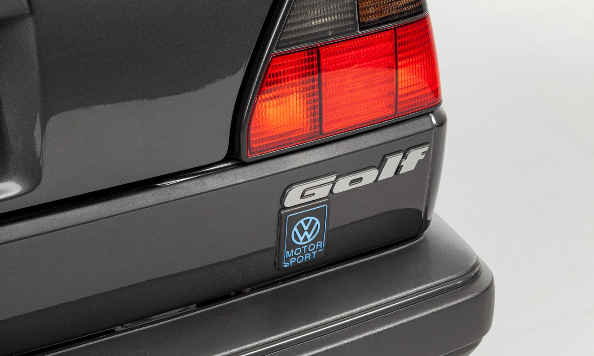 Colecționarii auto au motive de bucurie: un model VW Golf extrem de rar produs doar în 71 de exemplare a fost scos la vânzare