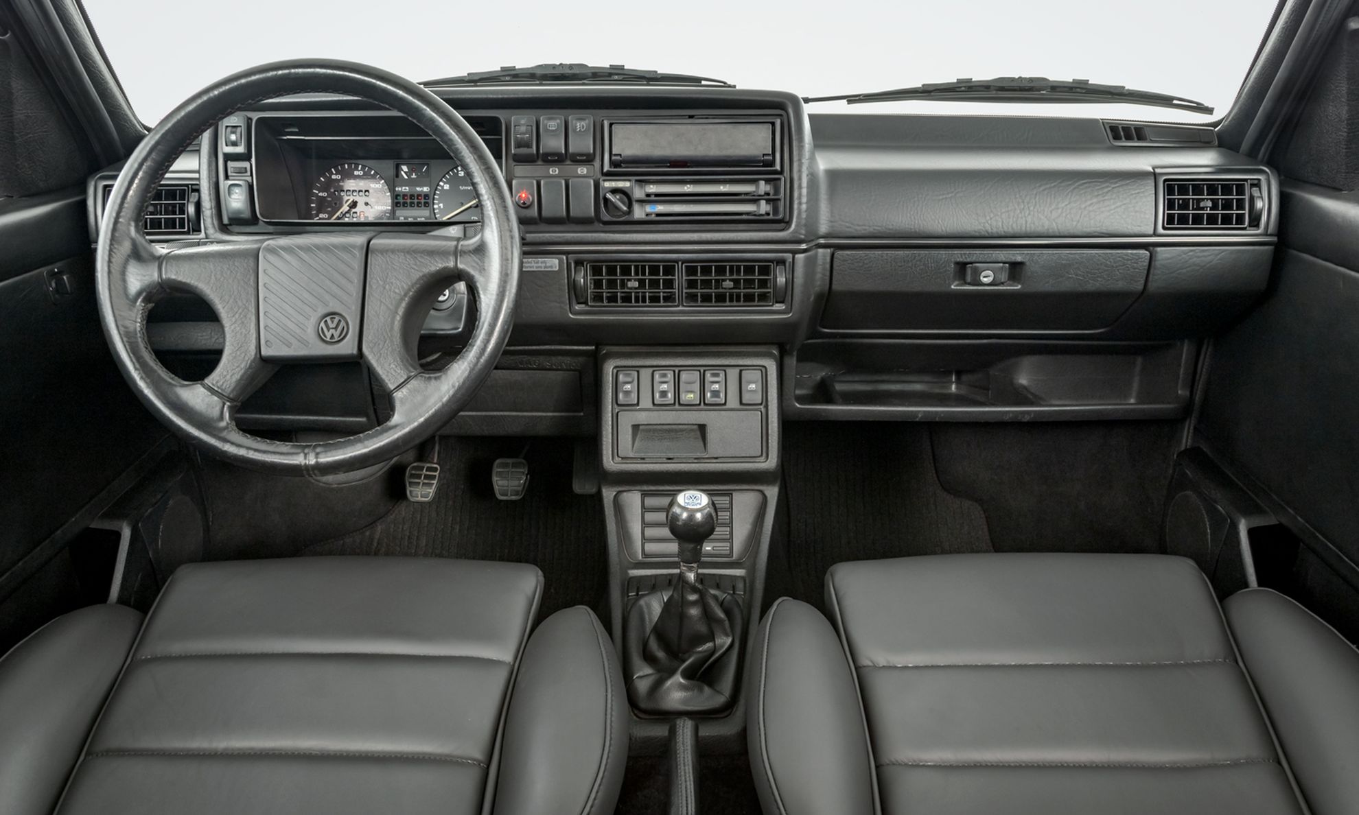 Colecționarii auto au motive de bucurie: un model VW Golf extrem de rar produs doar în 71 de exemplare a fost scos la vânzare