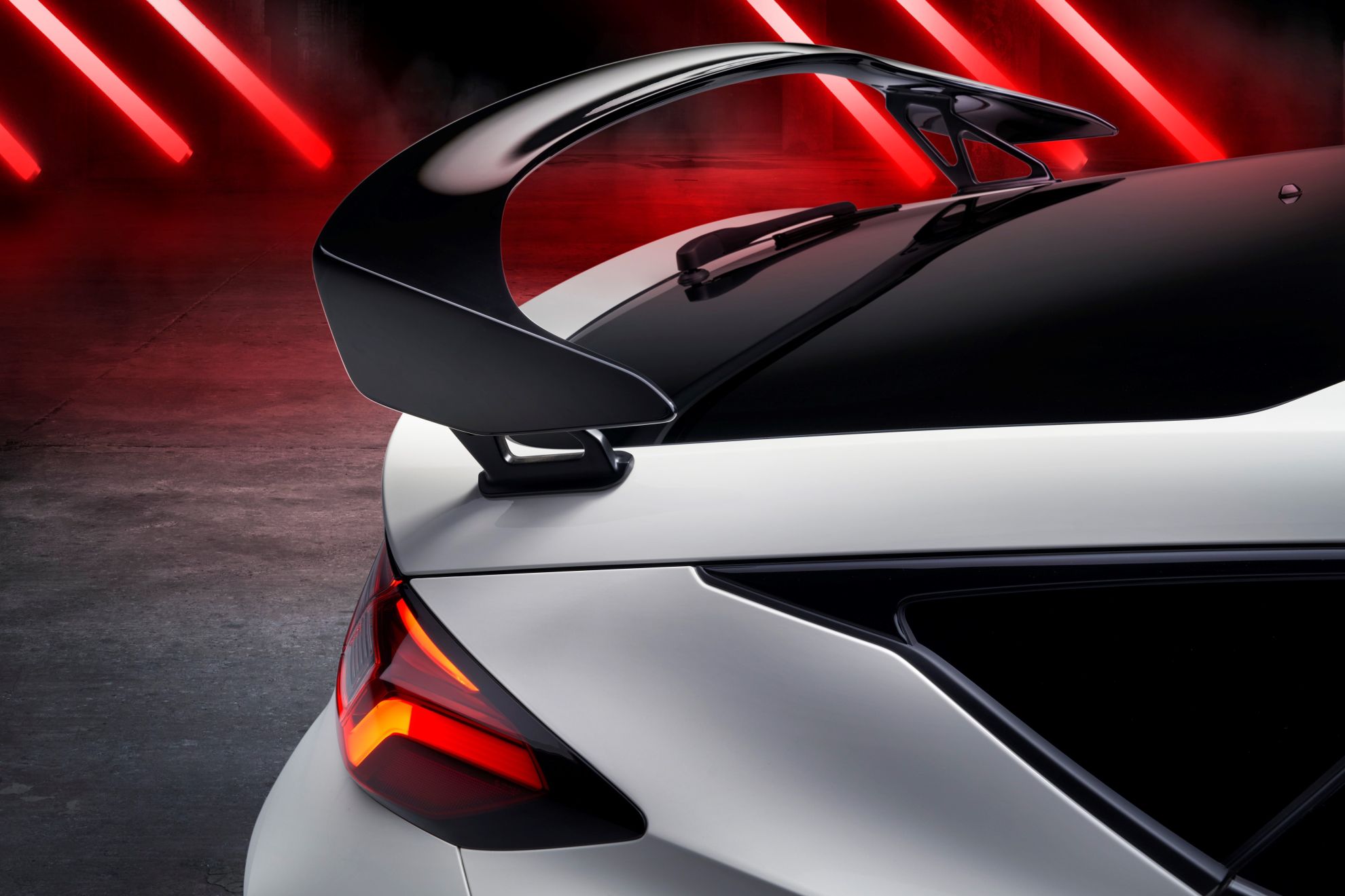 Premieră: noua generație Honda Civic Type R. Modelul de performanță dispune de un motor de 2,0 litri și cutie manuală cu șase rapoarte