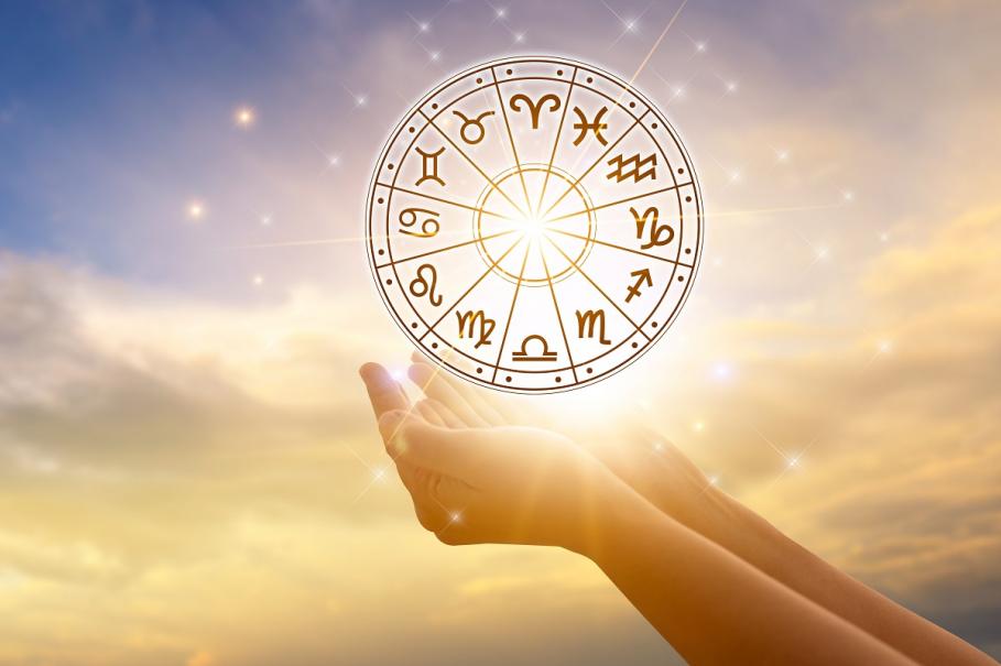 Horoscopul zilei de luni, 4 iulie 2022. Numerele care aduc mult noroc nativilor
