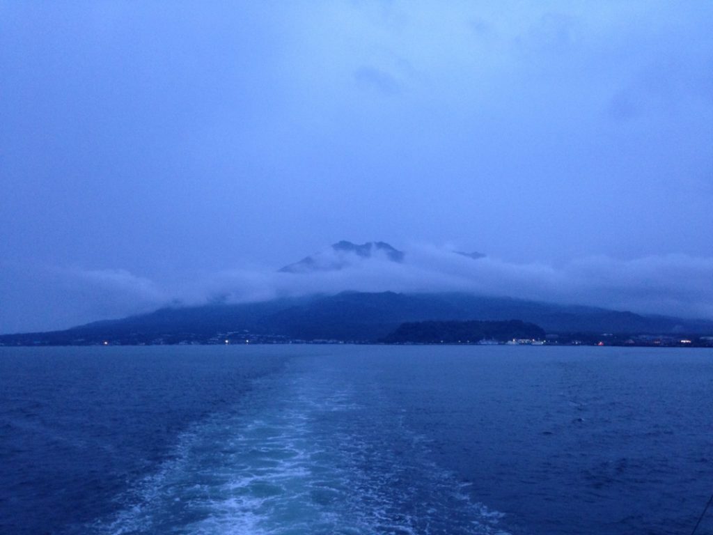 Stare de alertă în Japonia, după ce a erupt cel mai activ vulcan din țară. Zeci de persoane au fost evacuate