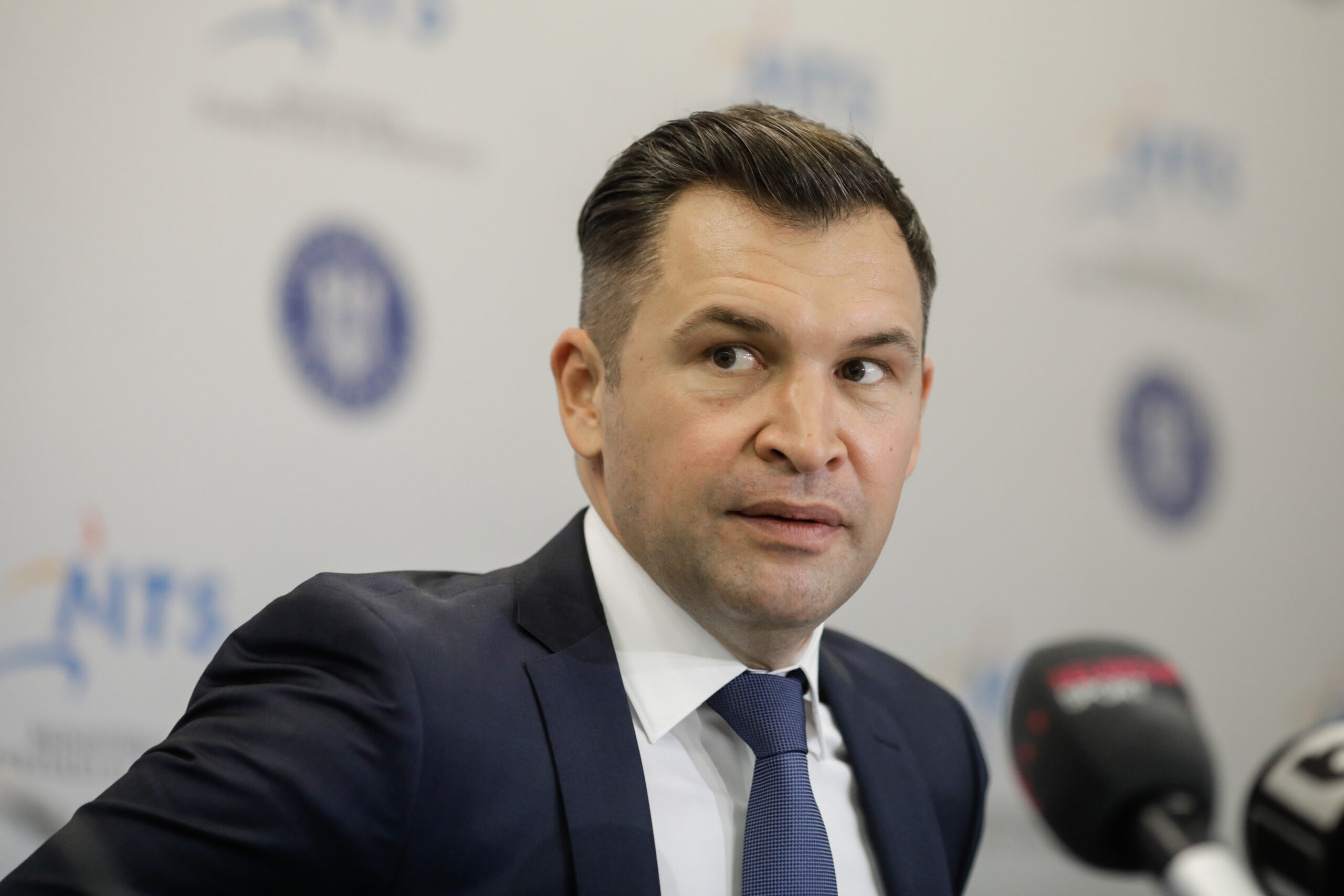 Mare-i grădina Domnului. Și gardul, sărit atunci când scade prețul la pompă