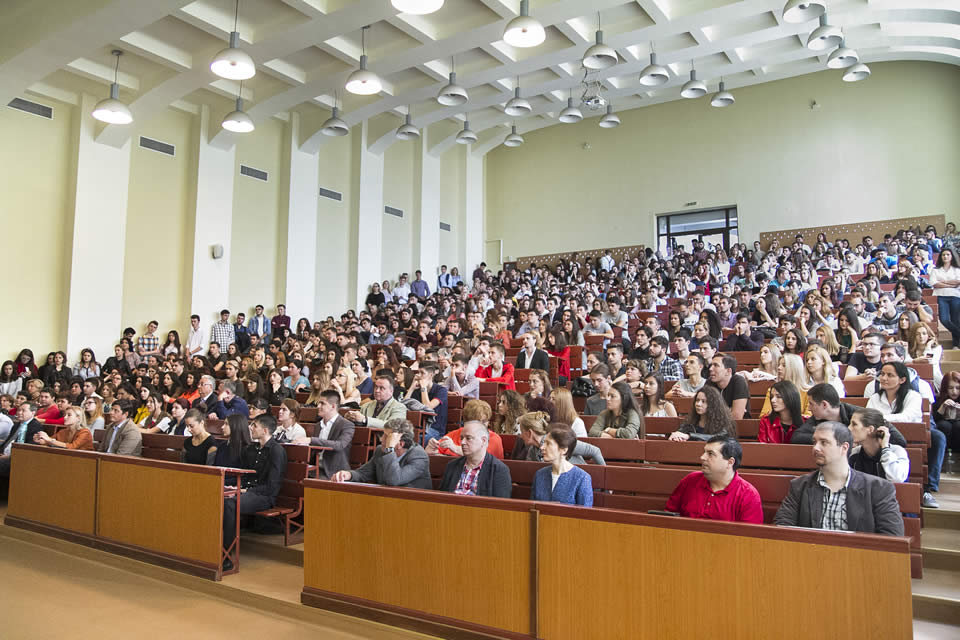 La ce facultate sa te inscrii pentru un loc de munca asigurat