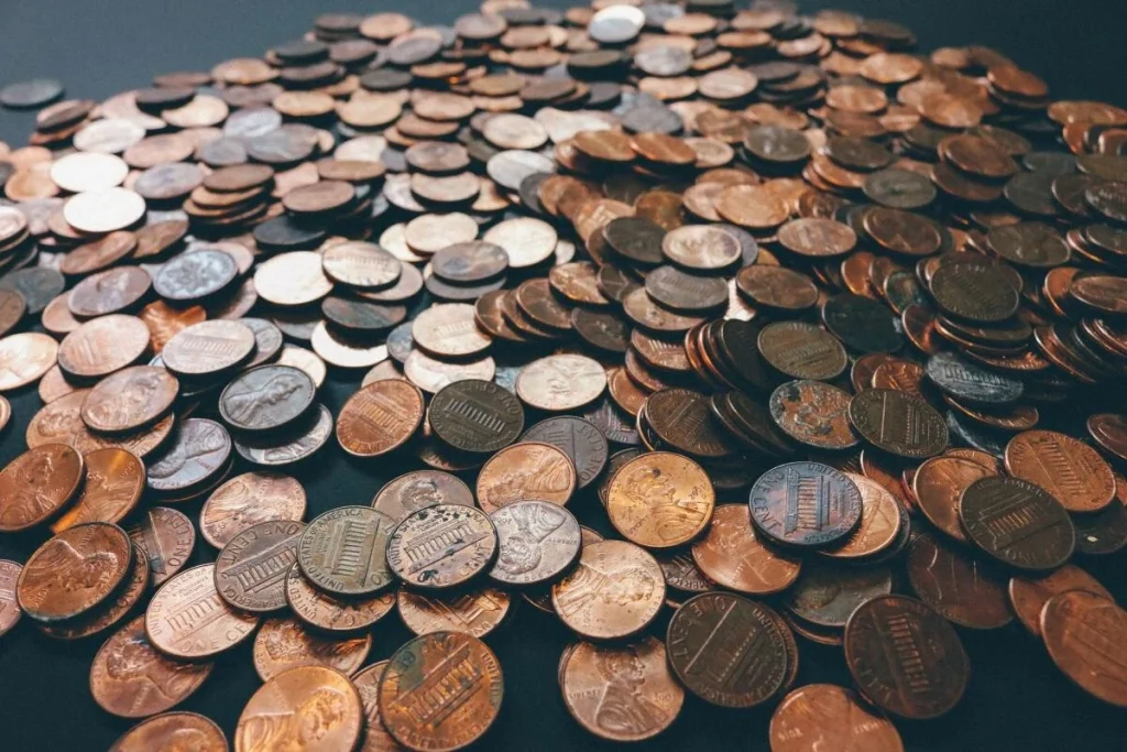 Moneda de 50 de bani care se vinde cu sute de lei. Ce trebuie să aibă pe ea