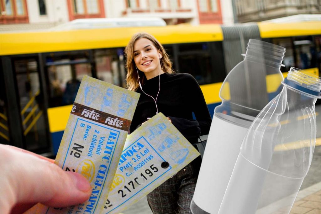 Oraşul din România unde primeşti bilete pentru autobuz în schimbul PET-urilor. Câte sticle trebuie să dai pentru două călătorii
