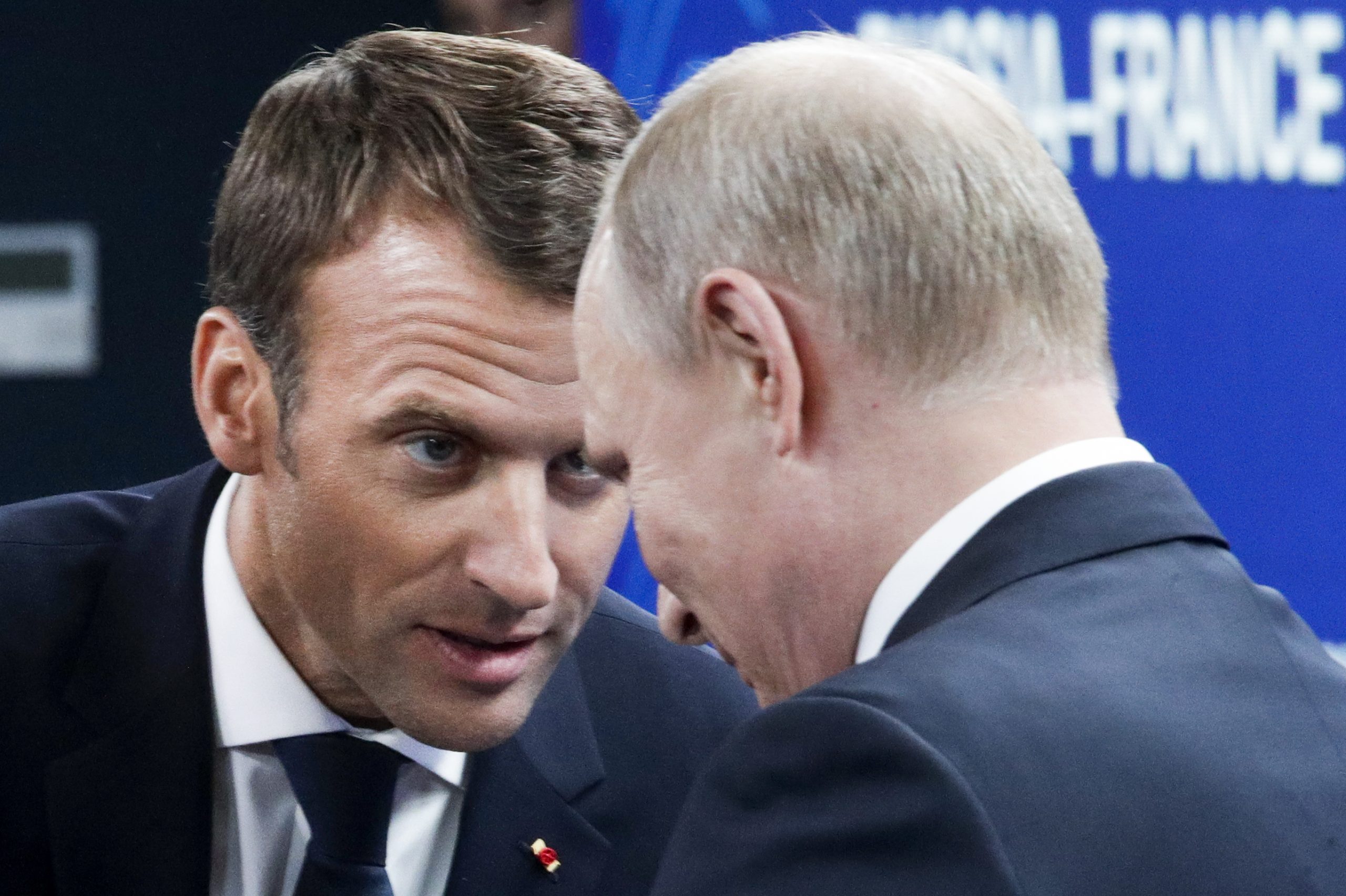 Emmanuel Macron si Vladimir Putin