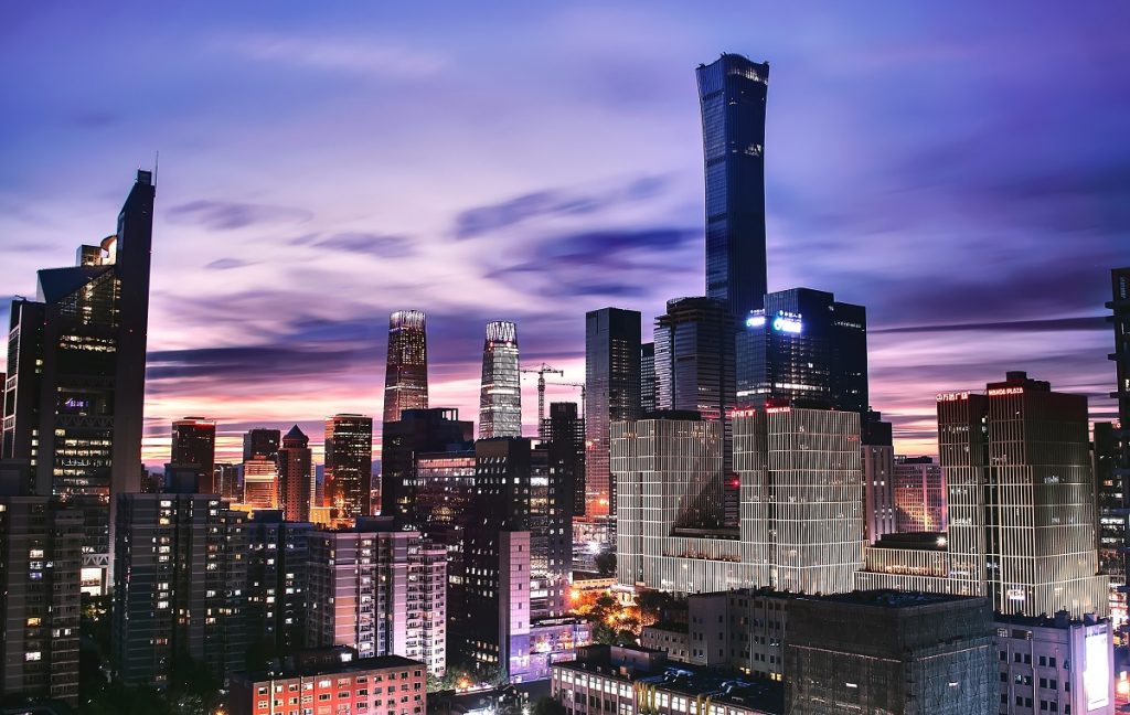 Chinezii trăiesc deja în viitor. Cartierul din Beijing unde poți să comanzi robo-taxi și ai livrare fără șofer