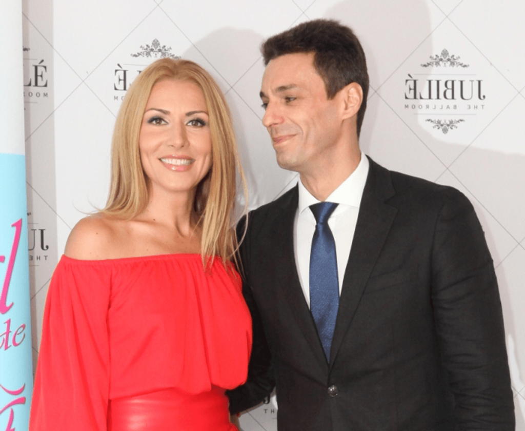 Ce îl pune Carmen Brumă pe Mircea Badea să facă mereu în vacanţe. E pentru bunăstarea familiei. Foto