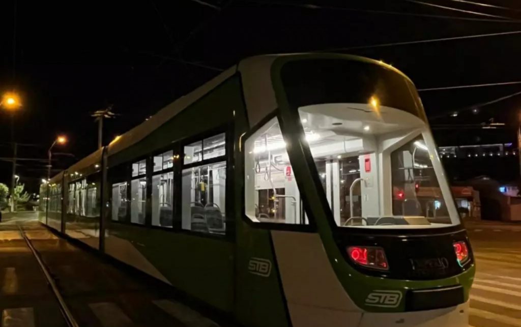 Cum arată cel mai modern tramvai din București. Are și o dotare surpriză