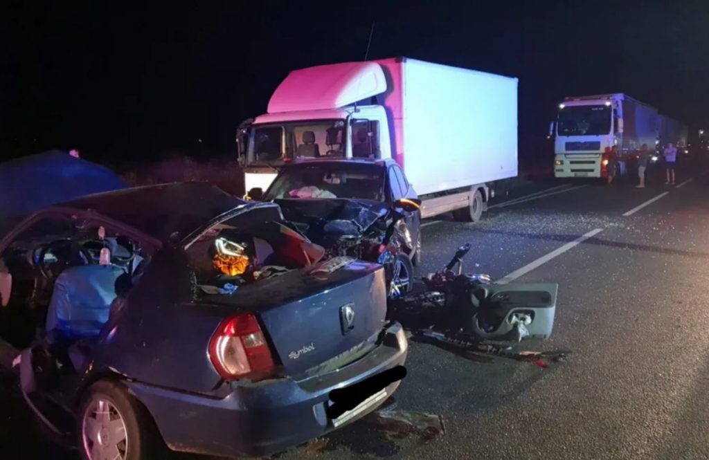 Accident auto grav la Buzău, pe DN E85. Trei surori au murit, iar alte persoane, printre care și un copil, au fost rănite