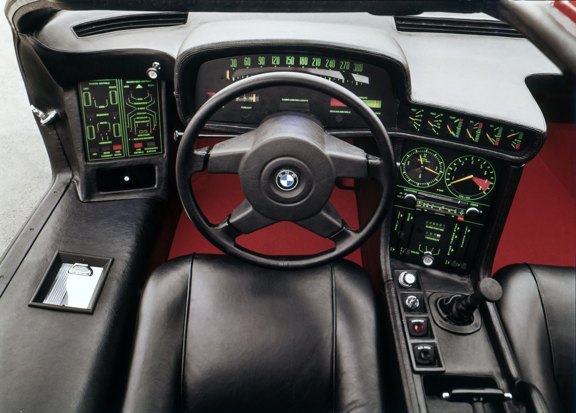 Primul concept car BMW din istorie a fost prezentat în august 1972. După șase ani sub denumirea de BMW M1 a intrat în producție