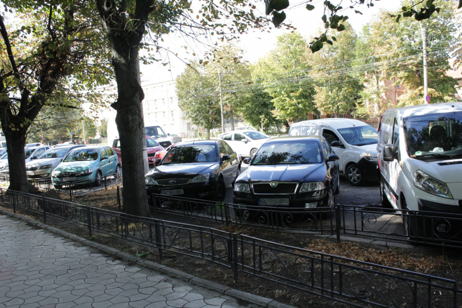 Cat costa un abonament pentru locurile de parcare trasate cu albastru, in Bucuresti