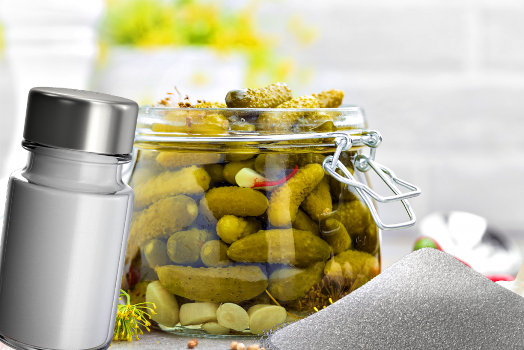 Câtă sare se pune la murături. Cantitatea ideală ca să nu se înmoaie