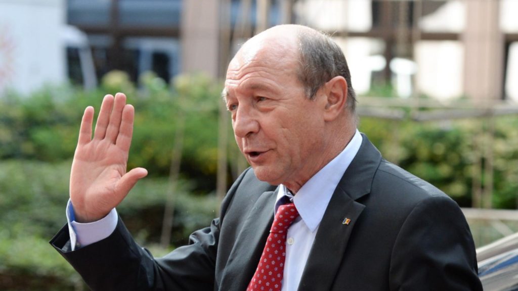 Ce a putut să spună Traian Băsescu despre fiica lui cea mică. Puțini părinți recunosc asta