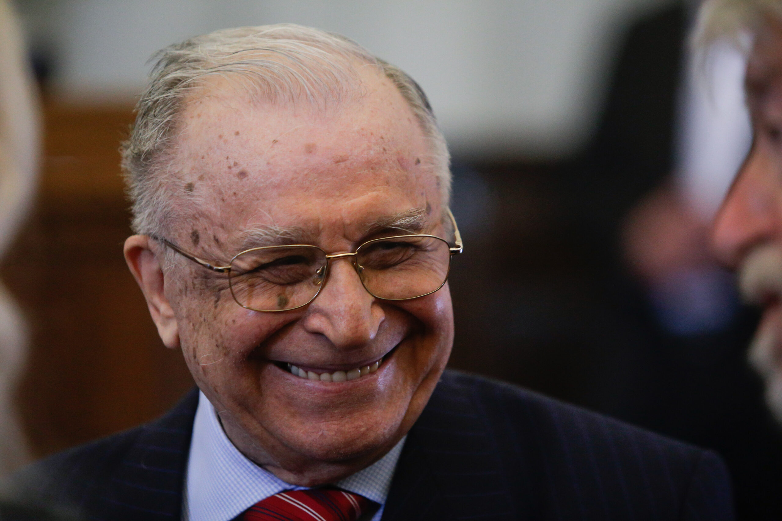 Cu ce se ocupa, de fapt, Ion Iliescu. N-a mai iesit in public de patru ani